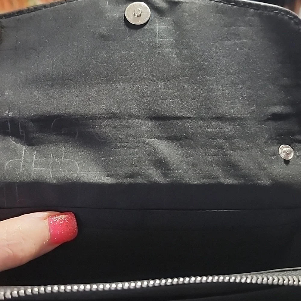 ROSETTI  CLUTCH FOLD OVER WALLET. - Picture 3 of 10